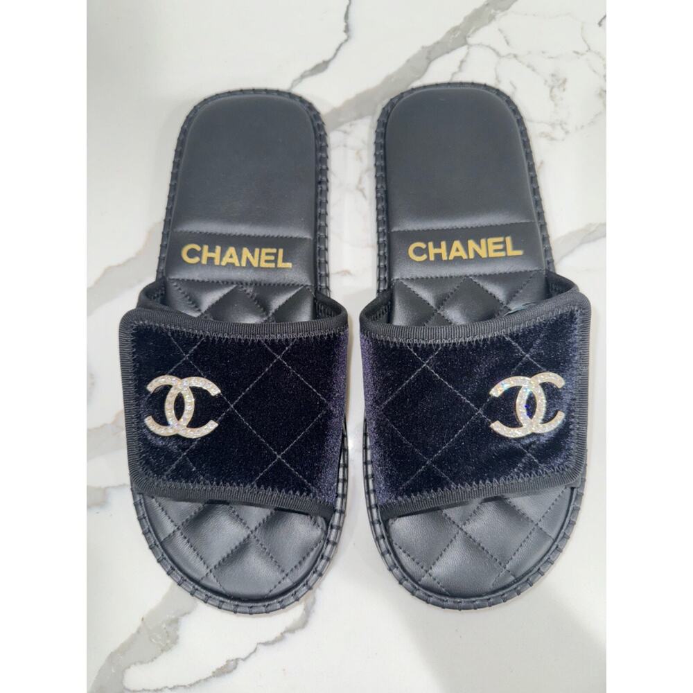 Chanel 23M Black Velvet Crystal CC Logo Hotel Mule Slide Slip On Flat Sandal 40 - Picture 3 of 16